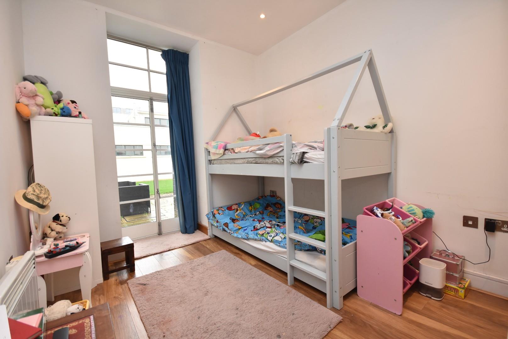 21 Courtlands, Hayes Point, Sully, CF63 2PN